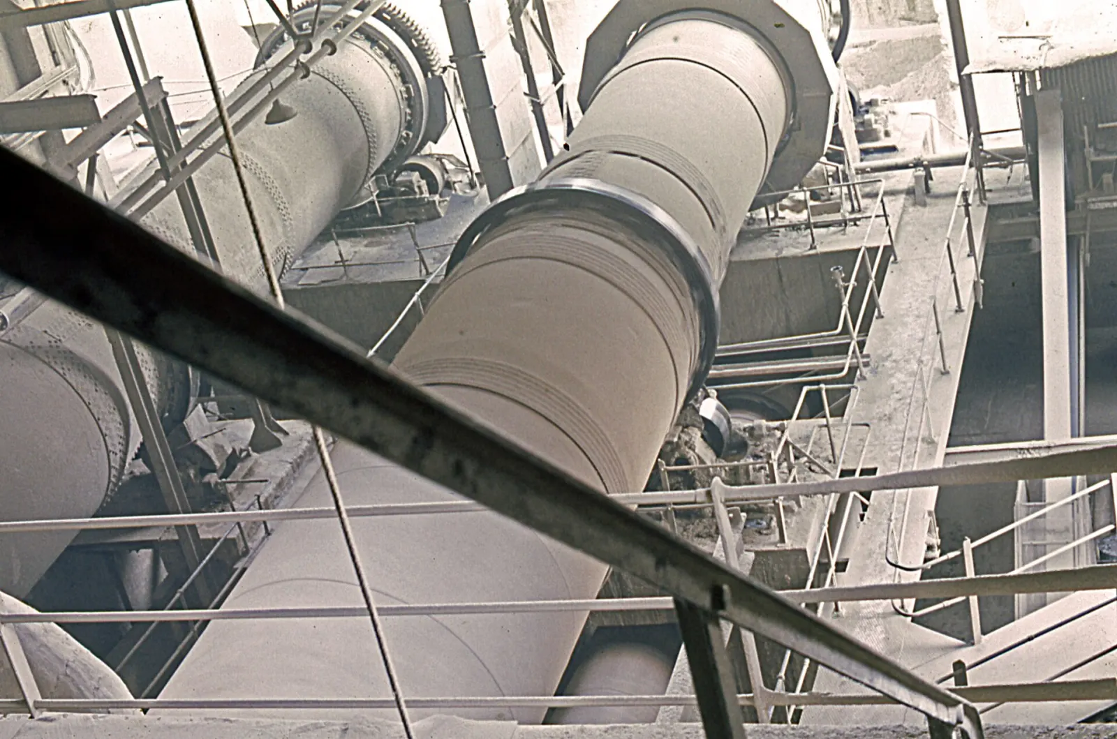 Rotary kilns at a cement plant — photo: Dylan Moore/geograph.org.uk (CC BY-SA 2.0)