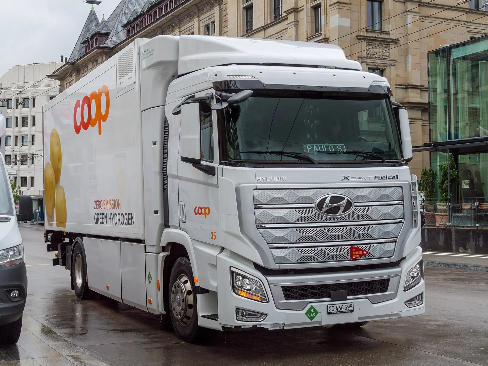 Hyundai XCIENT fuel-cell truck — photo: JoachimKohler-HB/Wikimedia Commons (CC BY-SA 4.0)