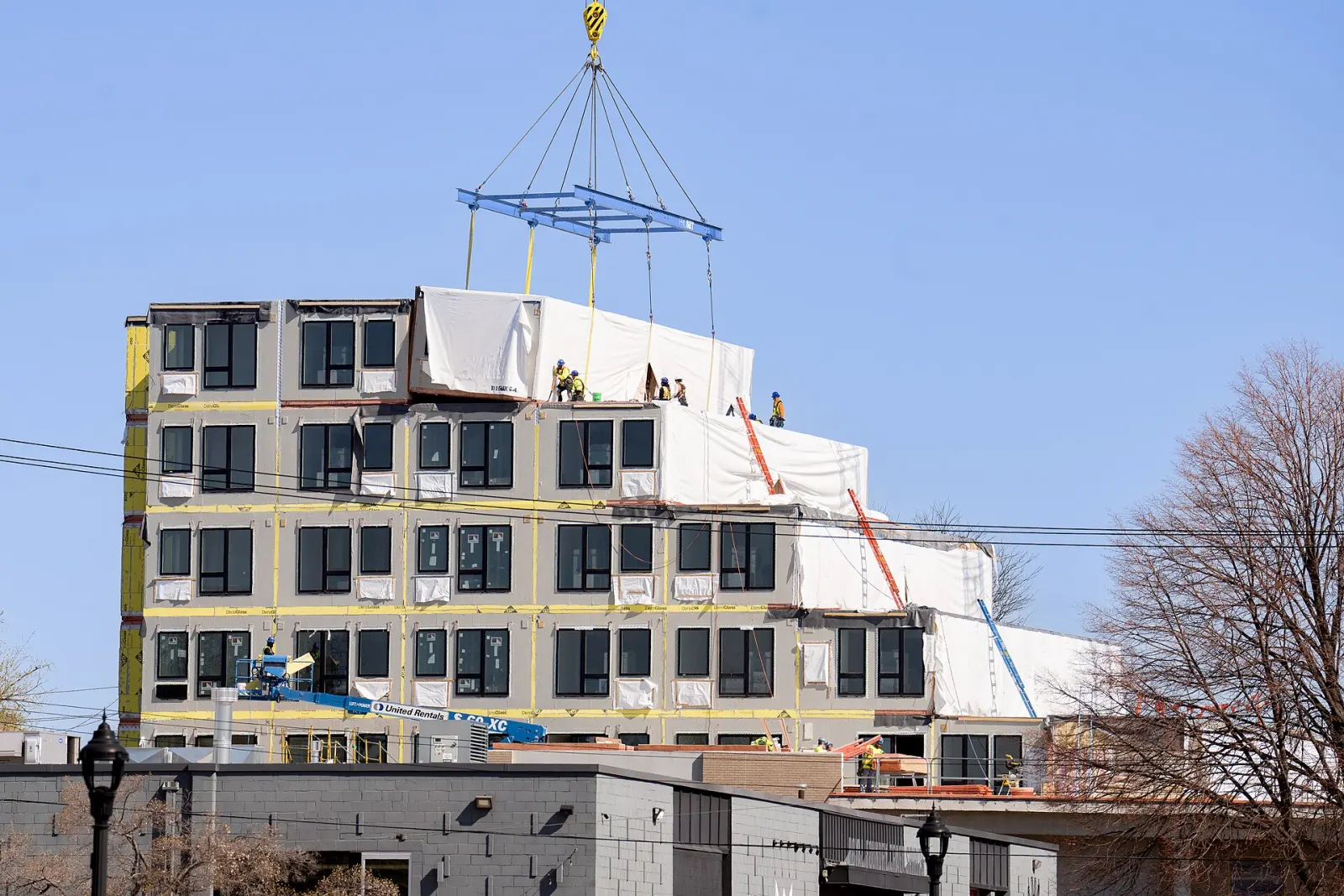 Prefabricated construction, Minneapolis — photo: Chad Davis (CC BY 2.0)