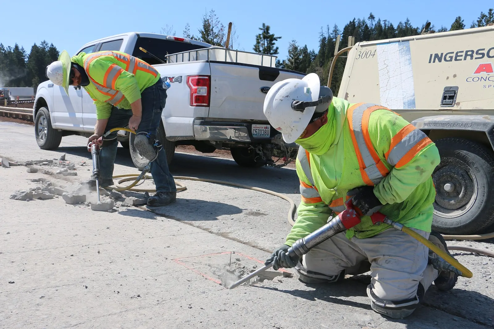 Jackhammer crew on I-5 — photo: Oregon Department of Transportation (CC BY 2.0)