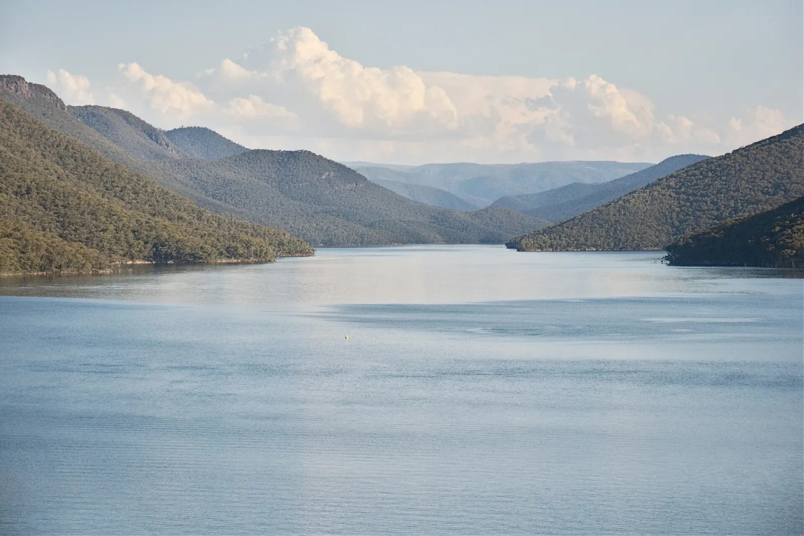 Talbingo Reservoir, Snowy 2.0’s lower reservoir — photo: Thennicke/Wikimedia Commons (CC BY-SA 4.0)